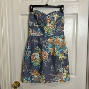 Junior Dress with pockets.